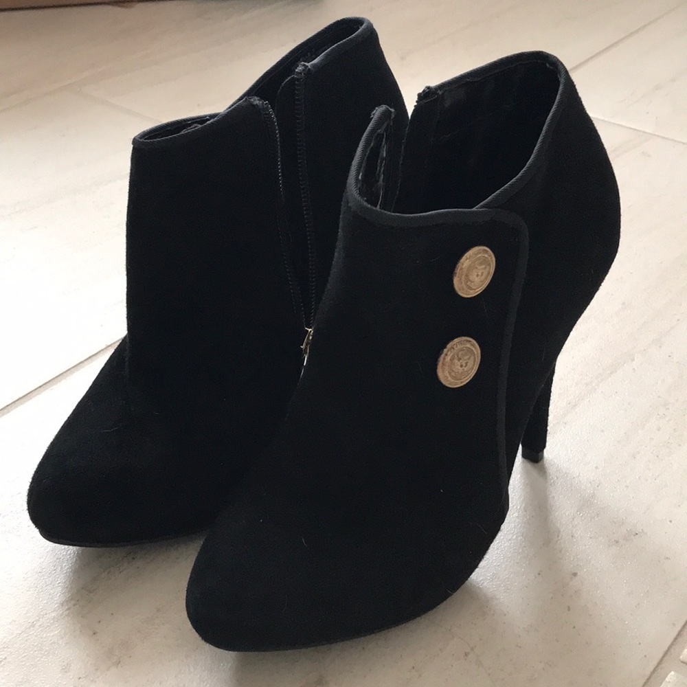 Never worn Black Guess Booties